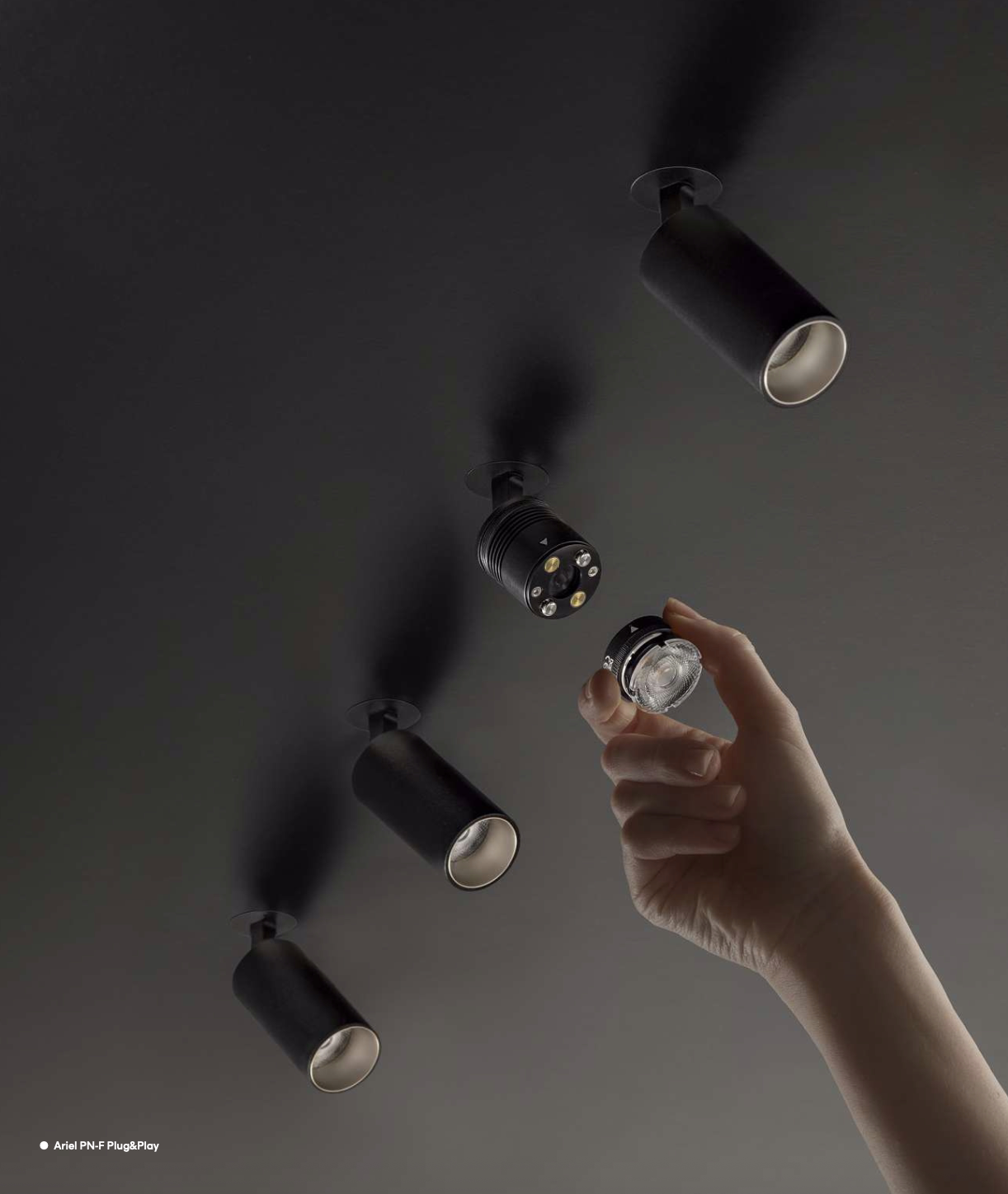 Ariel PN-F Plug&Play ceiling installation with a hand replacing the lens
