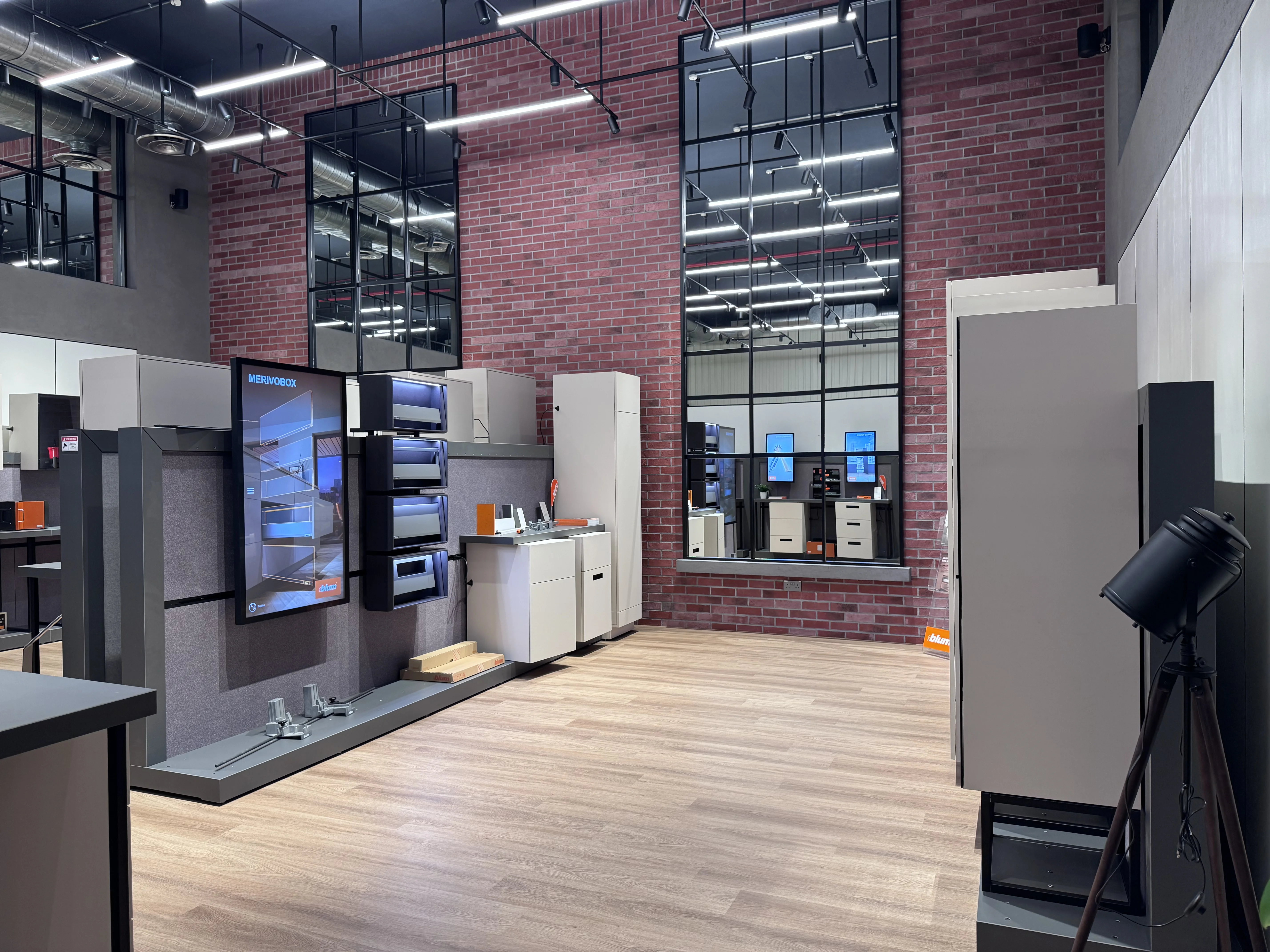 Atmospheric background of the Blum Experience Center